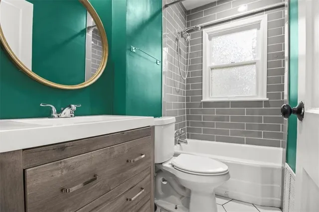 $225,000 | 101 East Pocahontas Lane, Kansas City, MO 64114