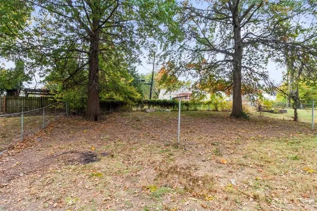 $225,000 | 101 East Pocahontas Lane, Kansas City, MO 64114