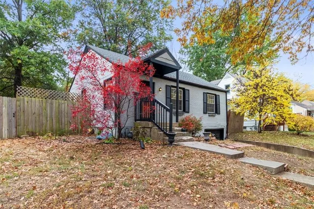 $225,000 | 101 East Pocahontas Lane, Kansas City, MO 64114