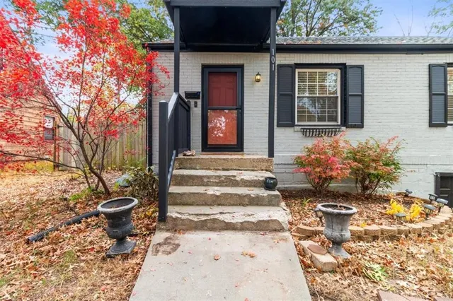 $225,000 | 101 East Pocahontas Lane, Kansas City, MO 64114
