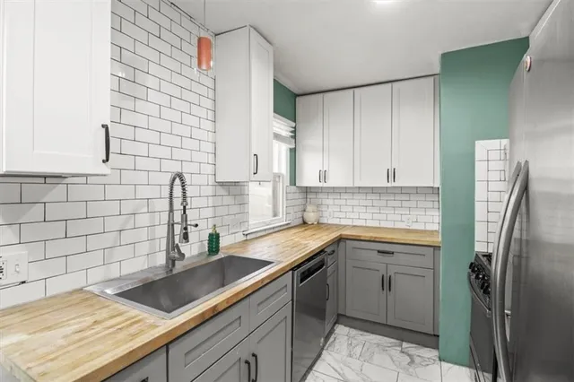 $225,000 | 101 East Pocahontas Lane, Kansas City, MO 64114