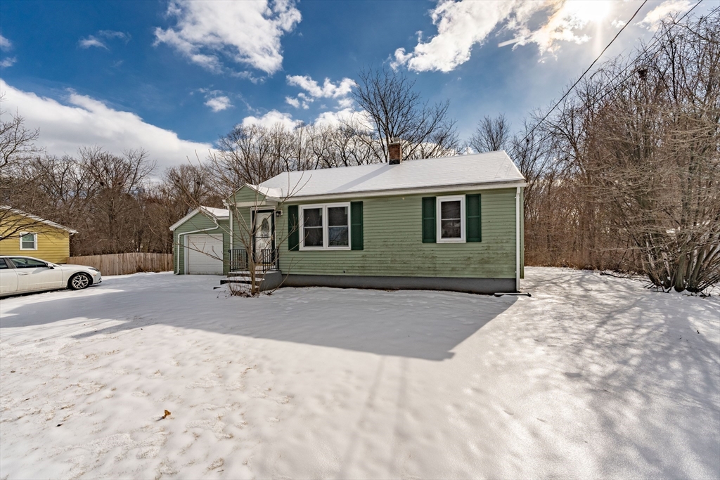 444 Westfield Road Holyoke, MA 01040 - Photo 2 of 23 Gallery Image 2