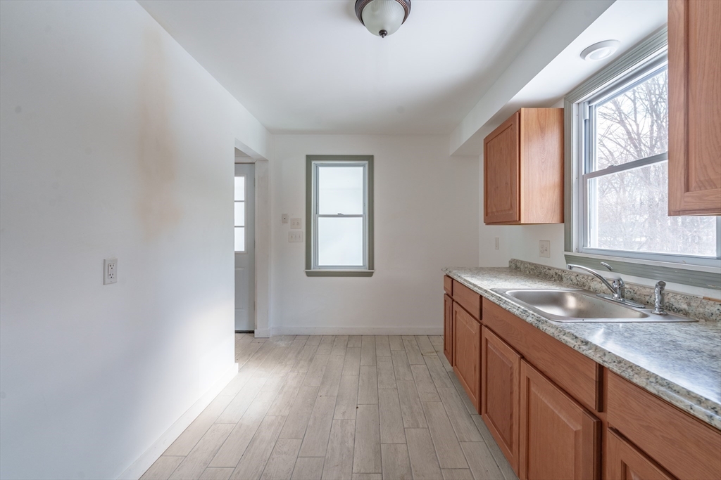 444 Westfield Road Holyoke, MA 01040 - Photo 3 of 23 Gallery Image 3