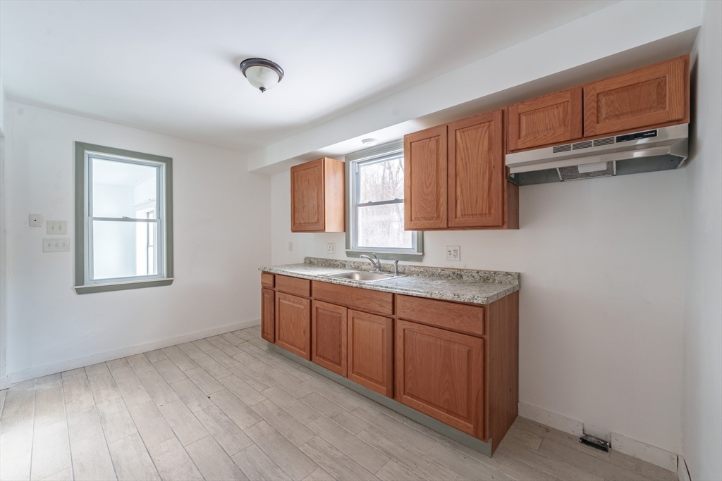 444 Westfield Road Holyoke, MA 01040 - Photo 4 of 23 Gallery Image 4
