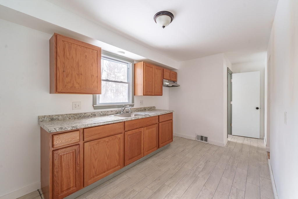 444 Westfield Road Holyoke, MA 01040 - Photo 5 of 23 Gallery Image 5