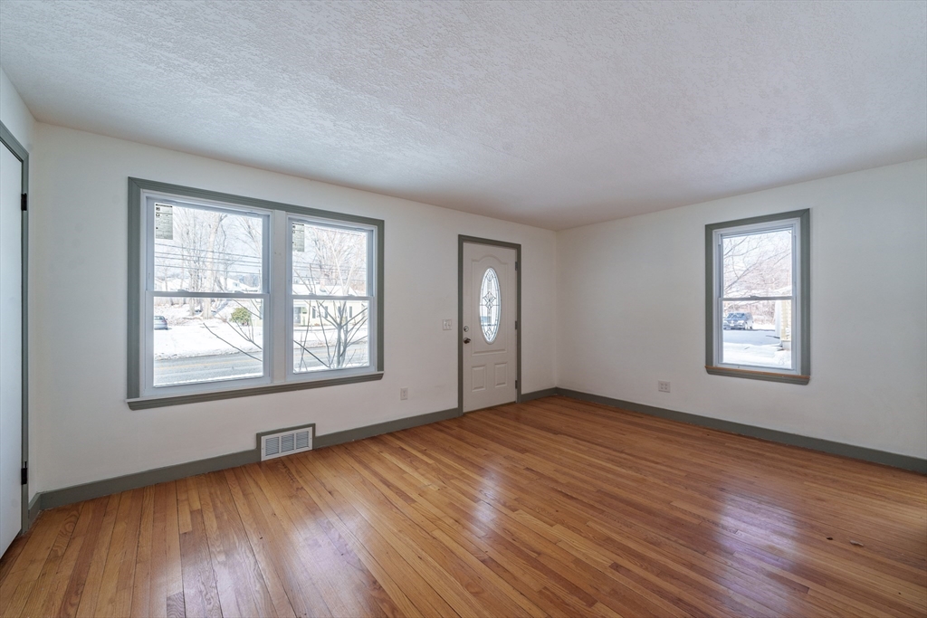 444 Westfield Road Holyoke, MA 01040 - Photo 7 of 23 Gallery Image 7