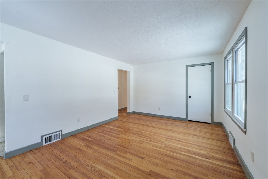 444 Westfield Road Holyoke, MA 01040 - Photo 8 of 23 Gallery Image 8