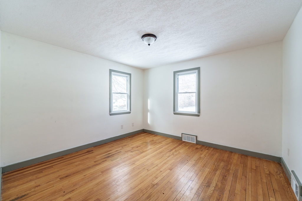 444 Westfield Road Holyoke, MA 01040 - Photo 9 of 23 Gallery Image 9