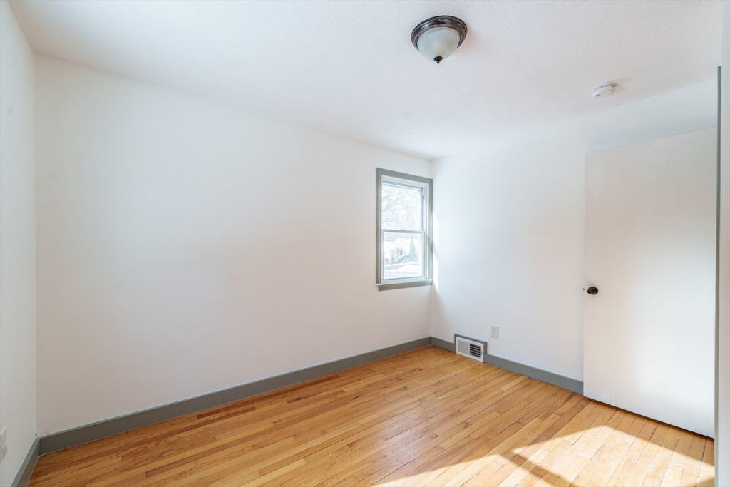 444 Westfield Road Holyoke, MA 01040 - Photo 10 of 23 Gallery Image 10