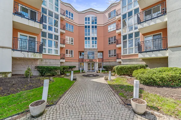 $419,900 | 3100 Lexington Lane, Unit 201, Glenview, IL 60026