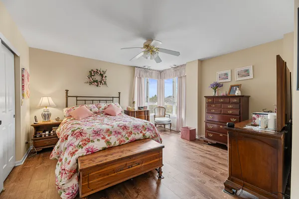 $419,900 | 3100 Lexington Lane, Unit 201, Glenview, IL 60026