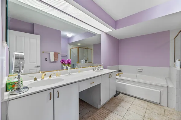$419,900 | 3100 Lexington Lane, Unit 201, Glenview, IL 60026