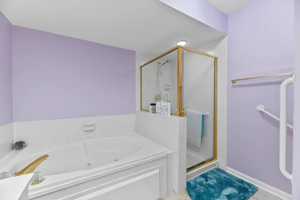 $419,900 | 3100 Lexington Lane, Unit 201, Glenview, IL 60026