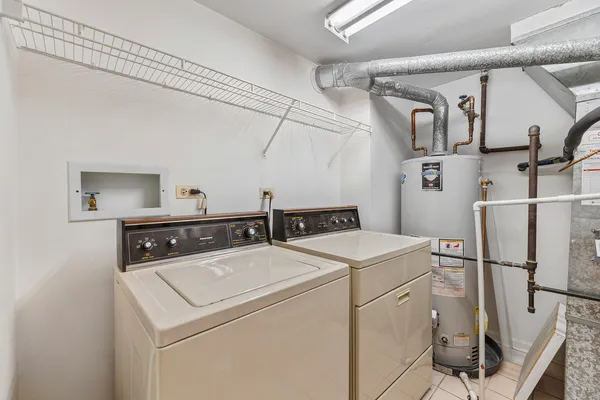 $419,900 | 3100 Lexington Lane, Unit 201, Glenview, IL 60026