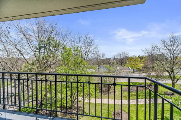 $419,900 | 3100 Lexington Lane, Unit 201, Glenview, IL 60026