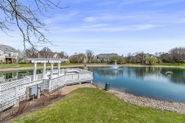 $419,900 | 3100 Lexington Lane, Unit 201, Glenview, IL 60026