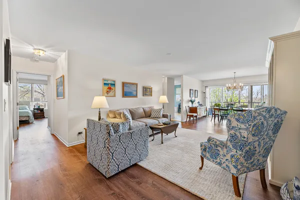 $419,900 | 3100 Lexington Lane, Unit 201, Glenview, IL 60026