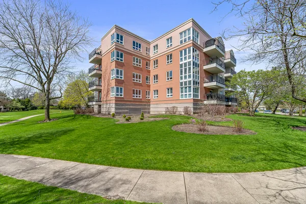 $419,900 | 3100 Lexington Lane, Unit 201, Glenview, IL 60026