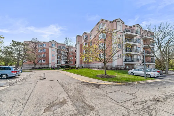 $419,900 | 3100 Lexington Lane, Unit 201, Glenview, IL 60026