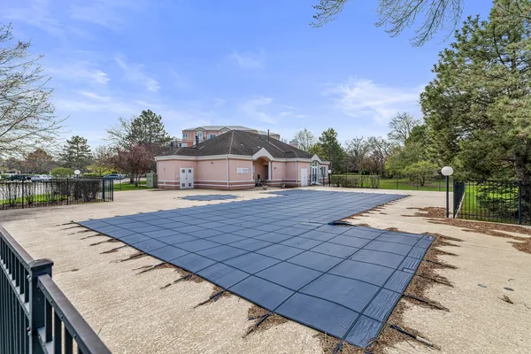 $419,900 | 3100 Lexington Lane, Unit 201, Glenview, IL 60026