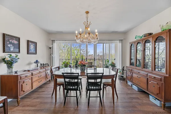 $419,900 | 3100 Lexington Lane, Unit 201, Glenview, IL 60026