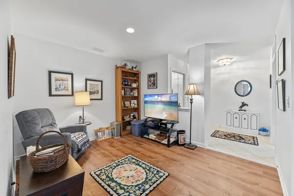 $419,900 | 3100 Lexington Lane, Unit 201, Glenview, IL 60026