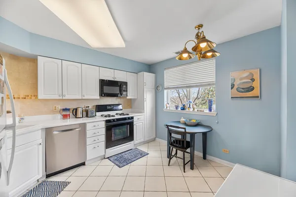 $419,900 | 3100 Lexington Lane, Unit 201, Glenview, IL 60026