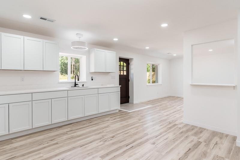 10335 Highway 81 Beloit, WI 53511 - Photo 7 of 30