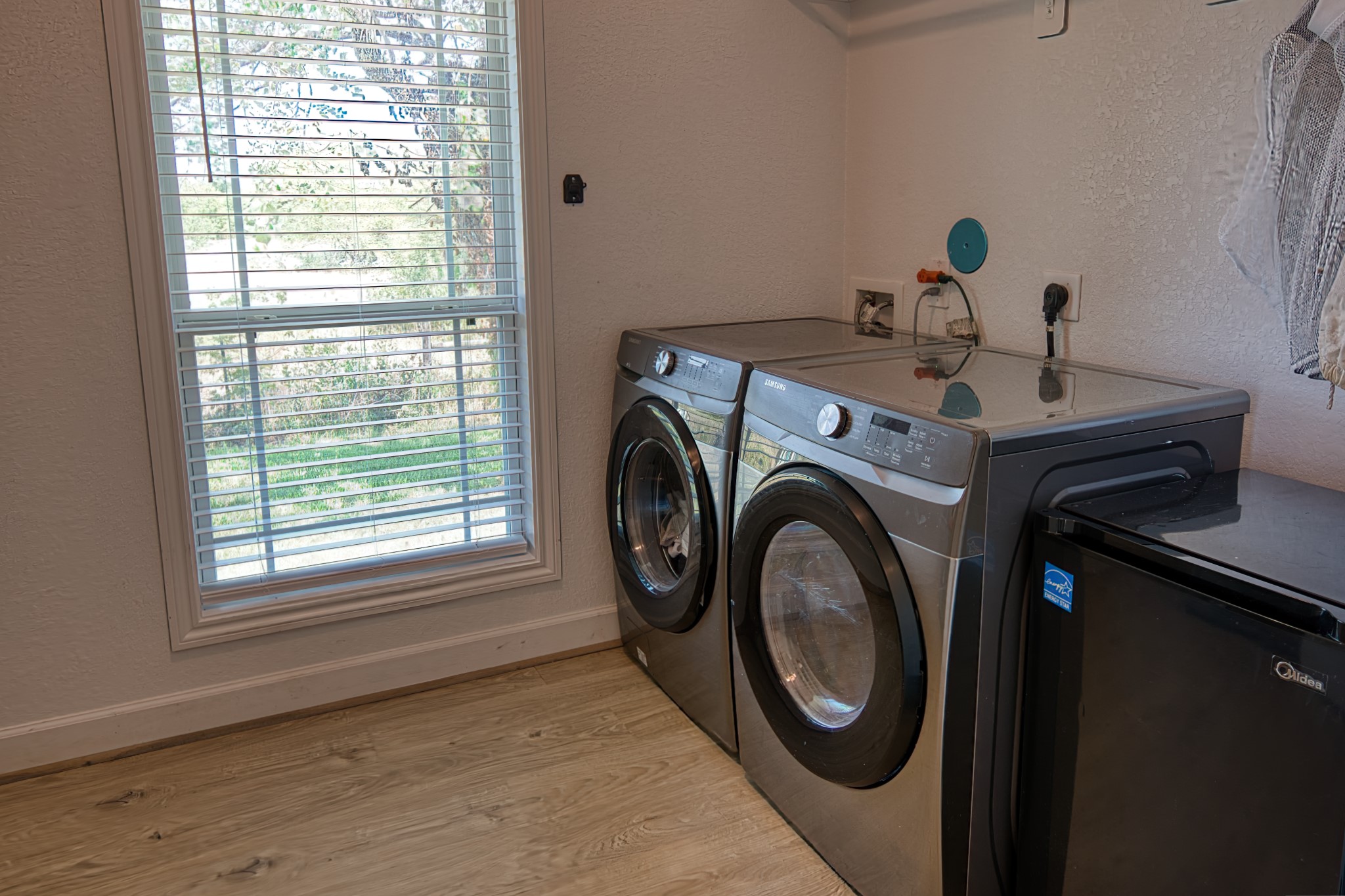 1335 Hilltop Road Beasley, TX 77417 - Photo 27 of 44 Laundry room