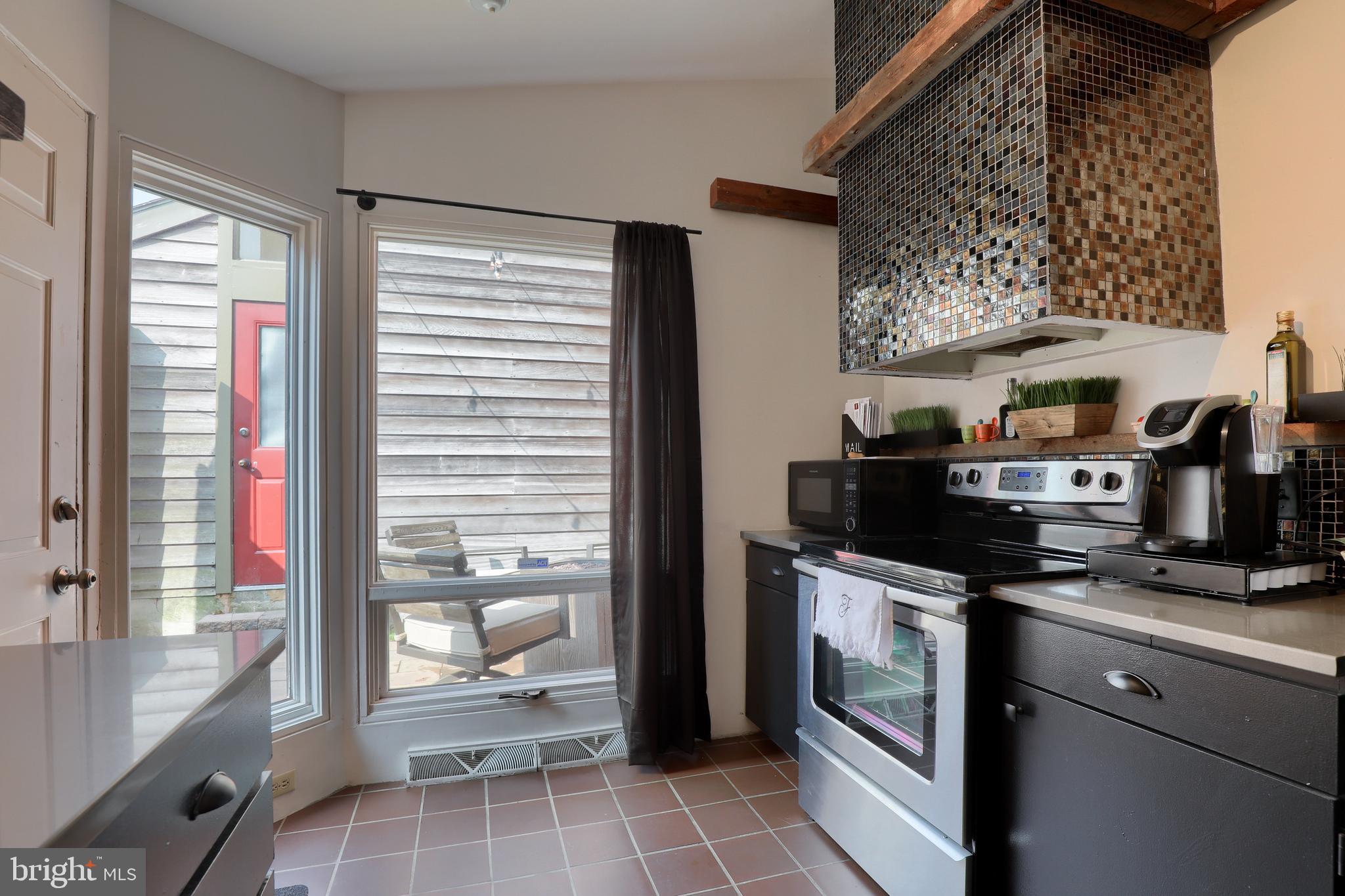 216 Old Trinity Place Lancaster, PA 17602 - Photo 13 of 36