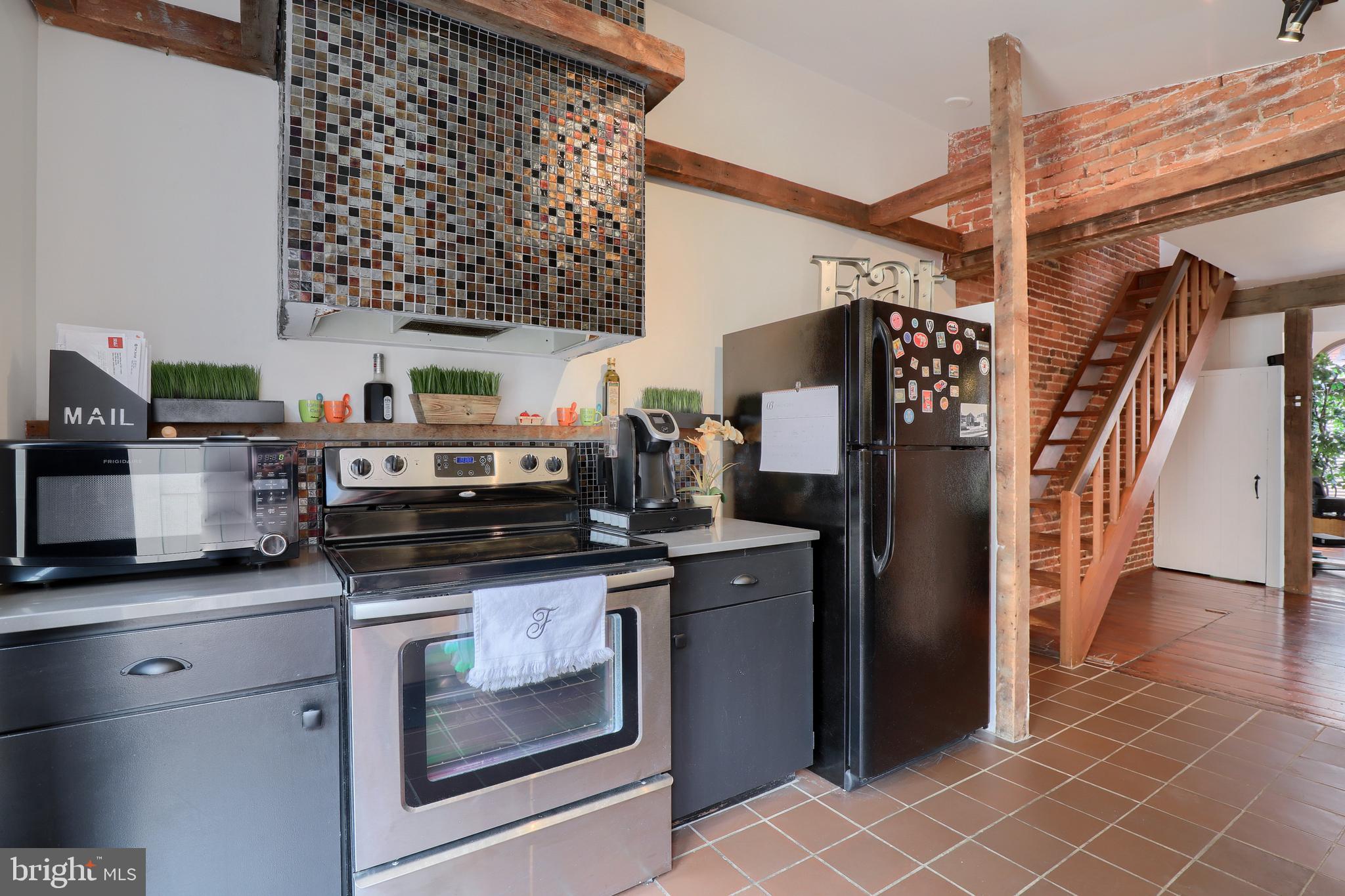 216 Old Trinity Place Lancaster, PA 17602 - Photo 14 of 36