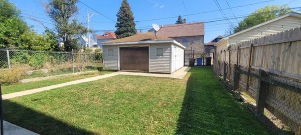 a view of a house with a backyard