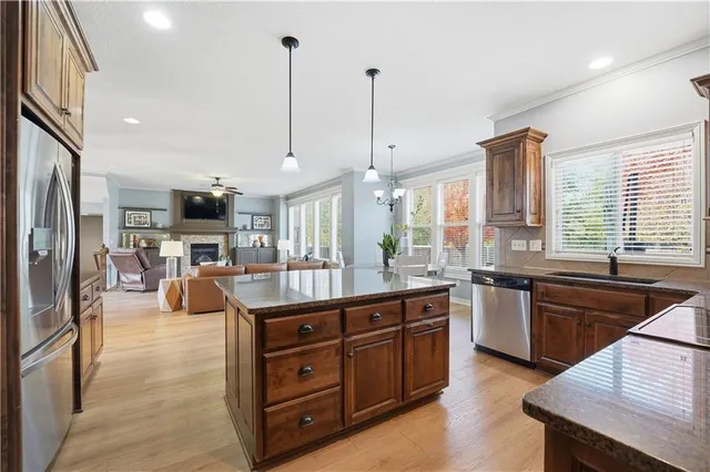 $539,900 | 3112 Southeast Brookside Court, Lee's Summit, MO 64063