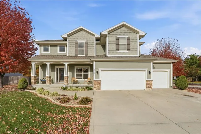 $539,900 | 3112 Southeast Brookside Court, Lee's Summit, MO 64063