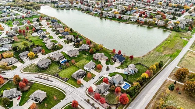 $539,900 | 3112 Southeast Brookside Court, Lee's Summit, MO 64063