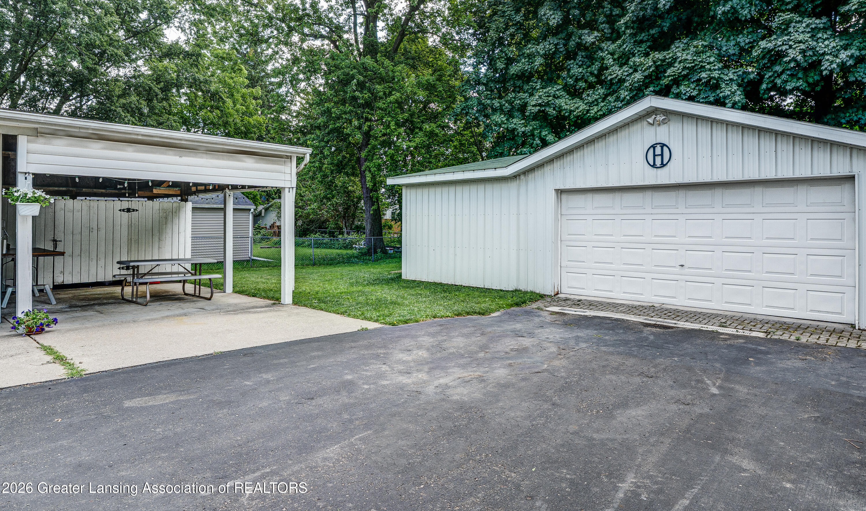 4203 Holt Road Holt, MI 48842 - Photo 25 of 32 Parking