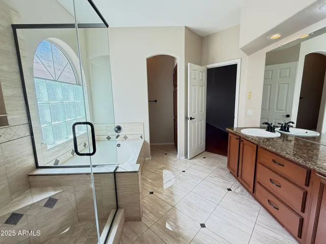 $2,695 | 15618 North 12th Avenue, Phoenix, AZ 85023