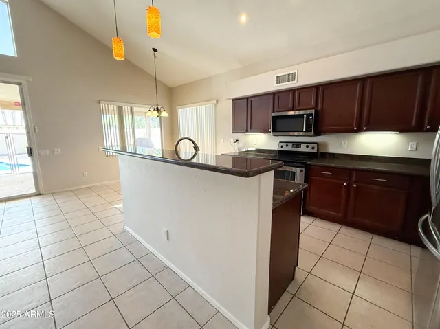 $2,695 | 15618 North 12th Avenue, Phoenix, AZ 85023