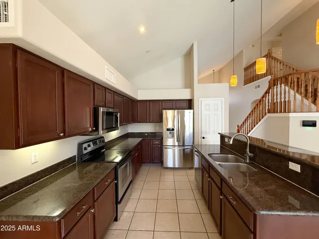 $2,695 | 15618 North 12th Avenue, Phoenix, AZ 85023