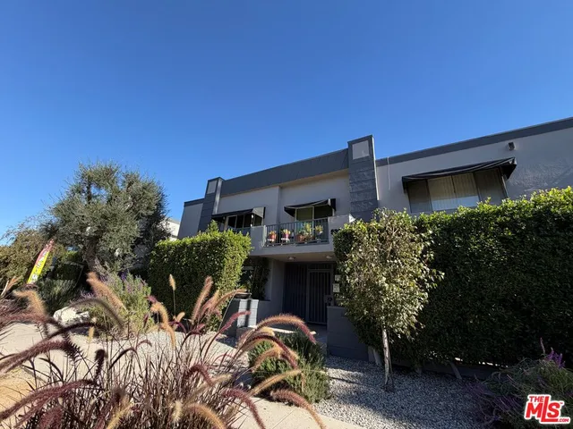 $2,100 | 5730 Yolanda Avenue, Tarzana, CA 91356