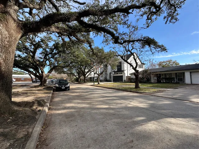 $210,000 | 4020 Blue Bonnet Boulevard, Unit B, Houston, TX 77025