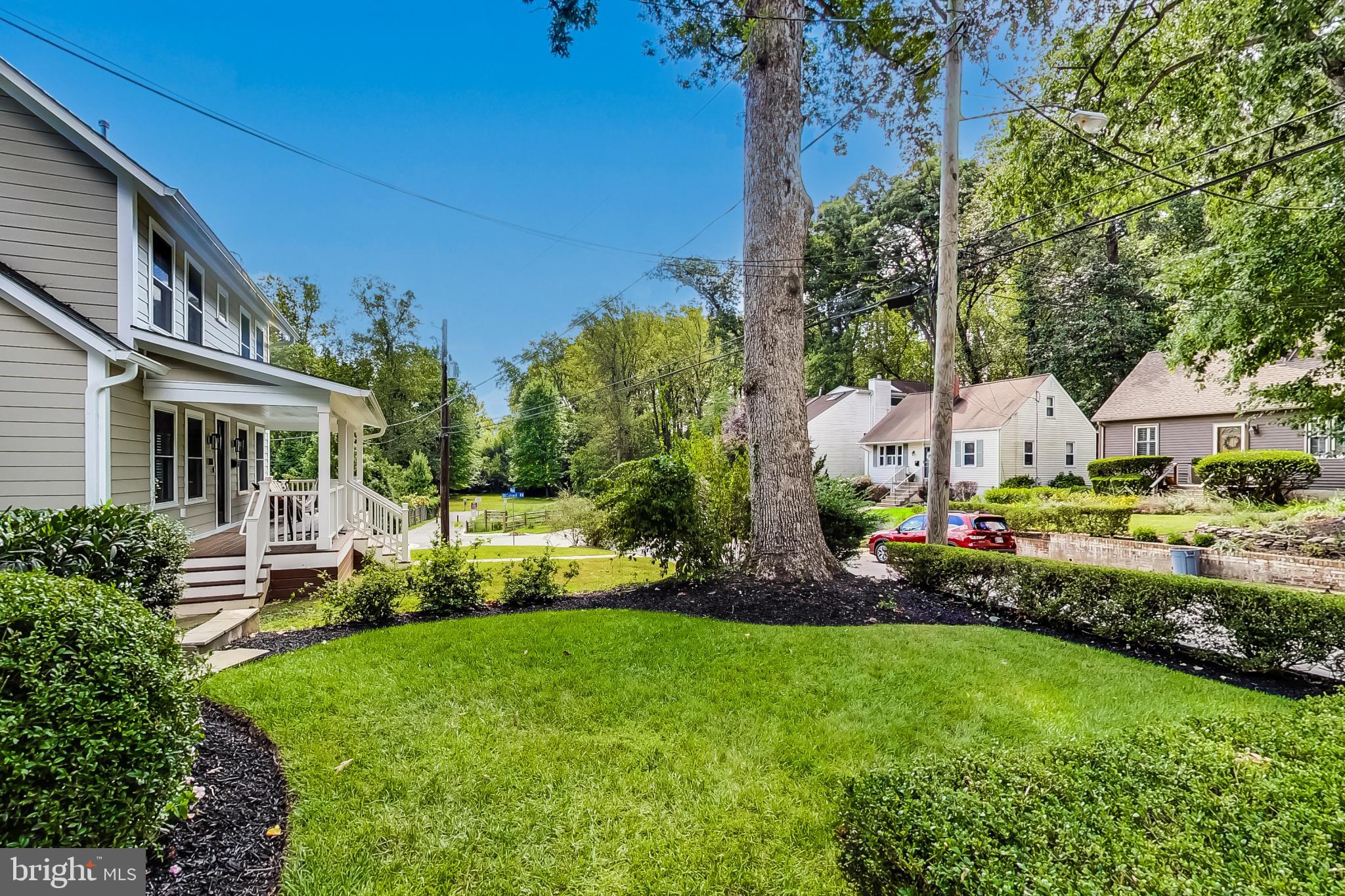 703 Roxboro Road Rockville, MD 20850 - Photo 4 of 62 Front yard