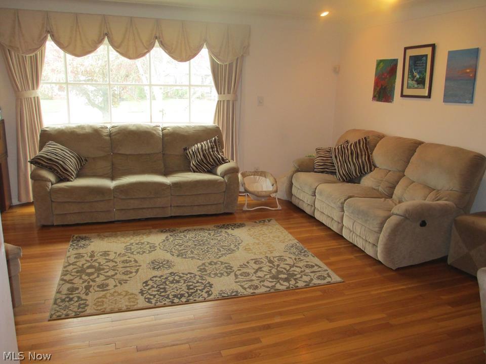 2428 Milton Road Cleveland, OH 44118 - Photo 10 of 11