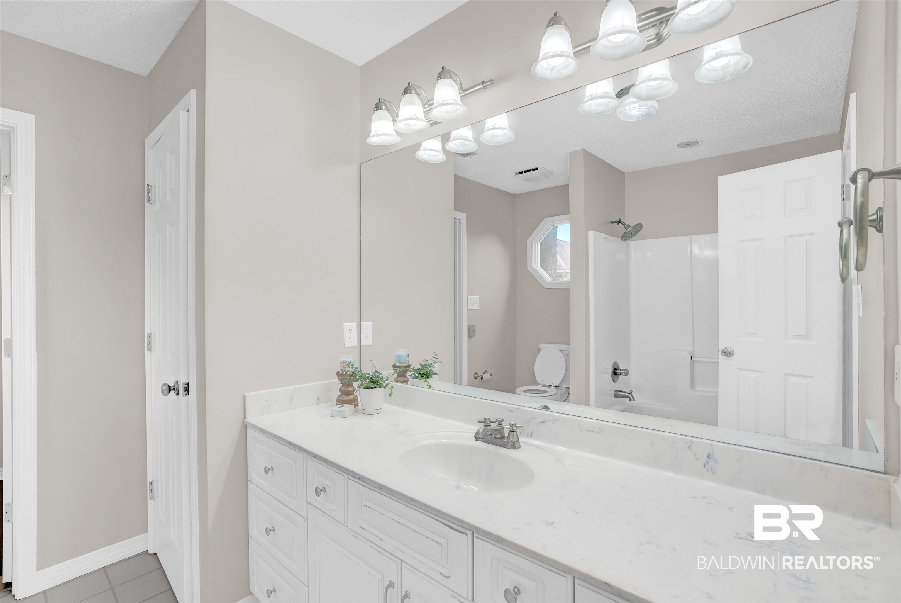 19741 Hunters Loop Fairhope, AL 36532 - Photo 22 of 42 Bathroom