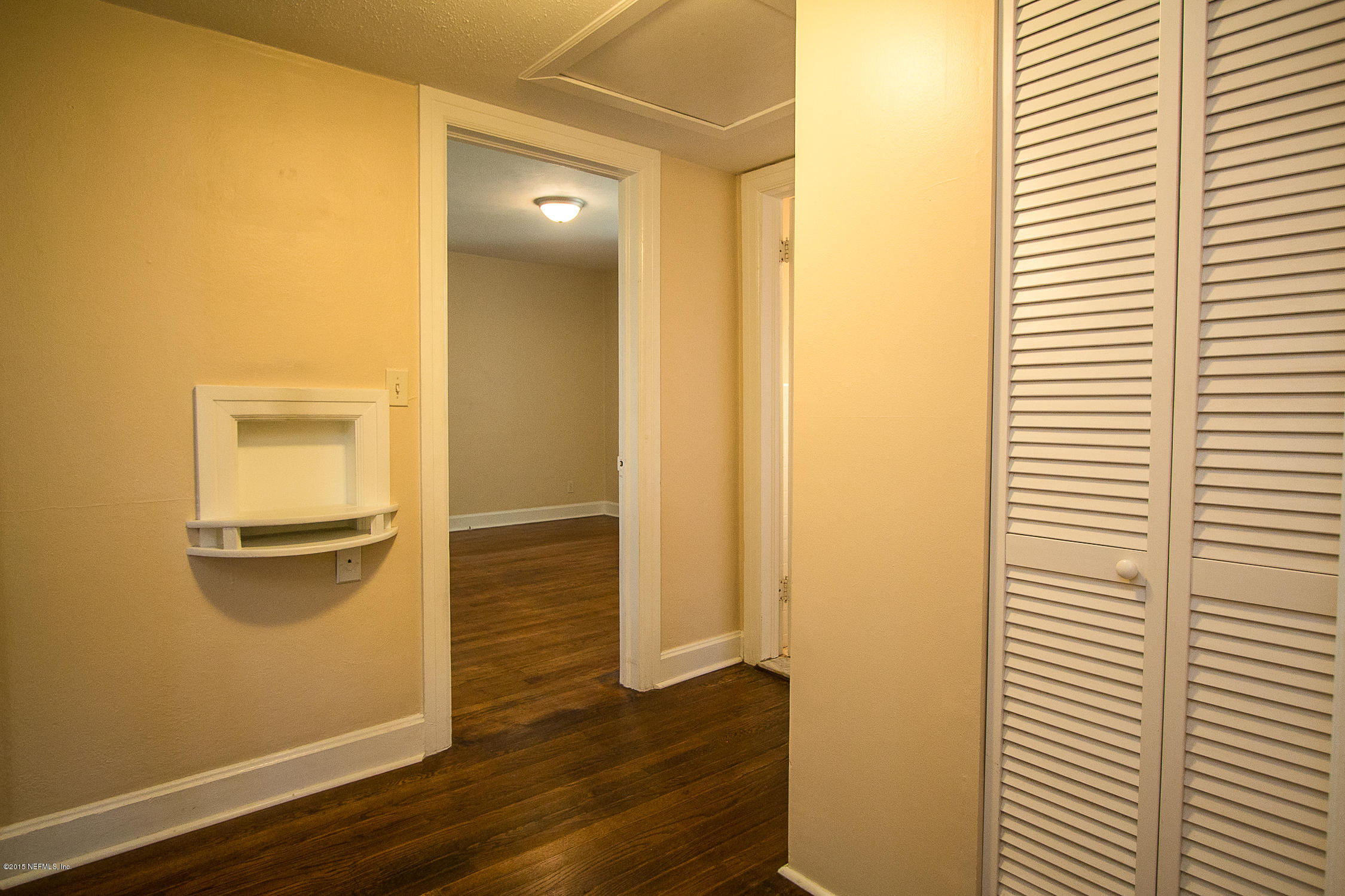 2231 Larchmont Road Jacksonville, FL 32207 - Photo 17 of 19 Hallway