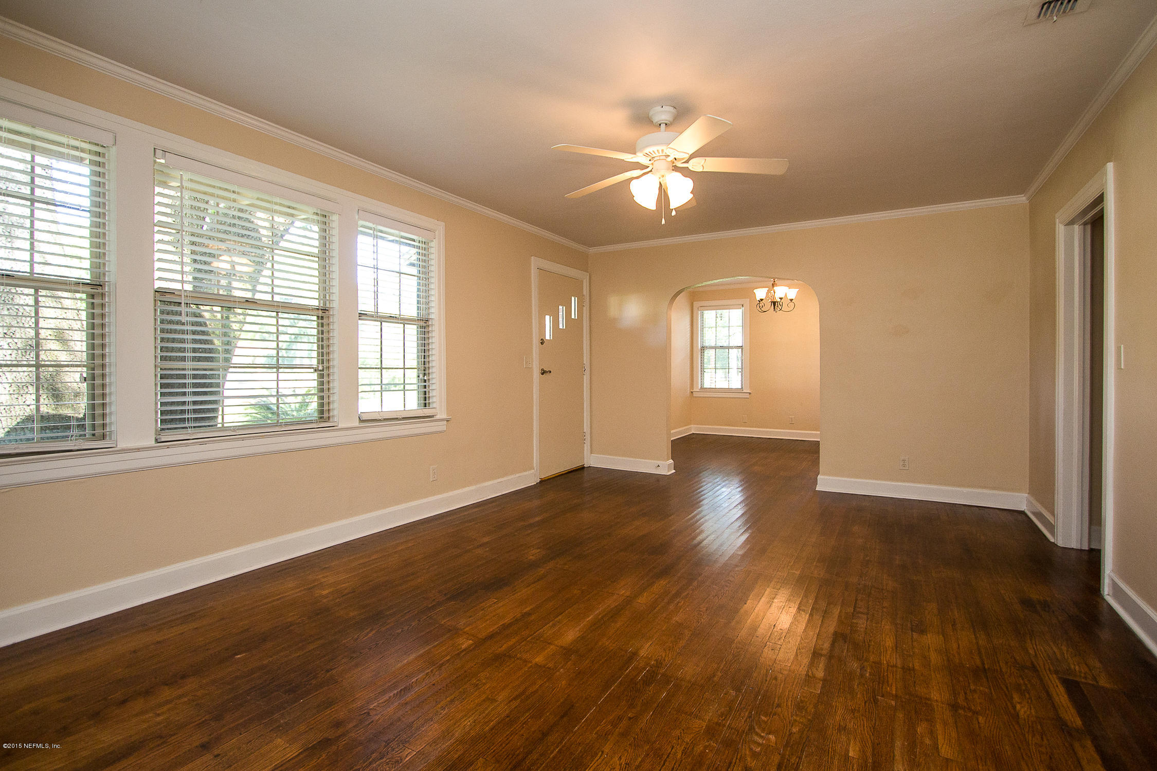 2231 Larchmont Road Jacksonville, FL 32207 - Photo 2 of 19 Living Room