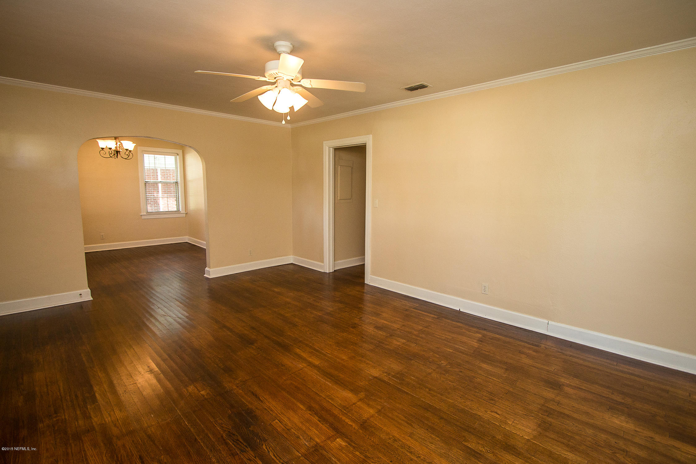 2231 Larchmont Road Jacksonville, FL 32207 - Photo 3 of 19 Living Room View 2