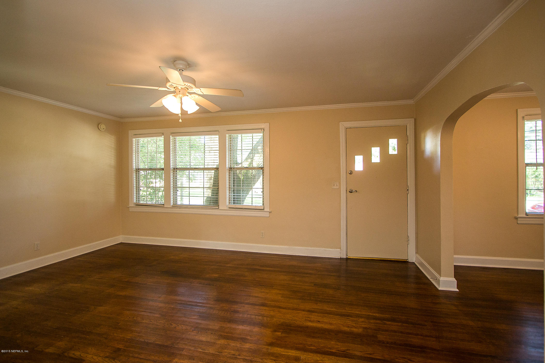 2231 Larchmont Road Jacksonville, FL 32207 - Photo 4 of 19 Living Room View 3