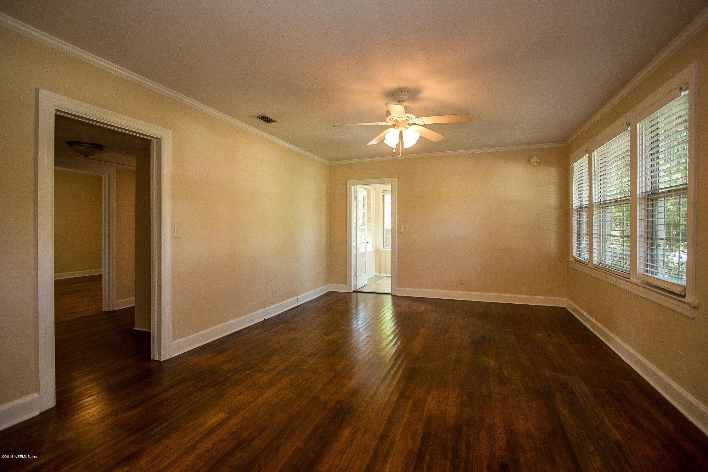 2231 Larchmont Road Jacksonville, FL 32207 - Photo 5 of 19 Living Room View 4