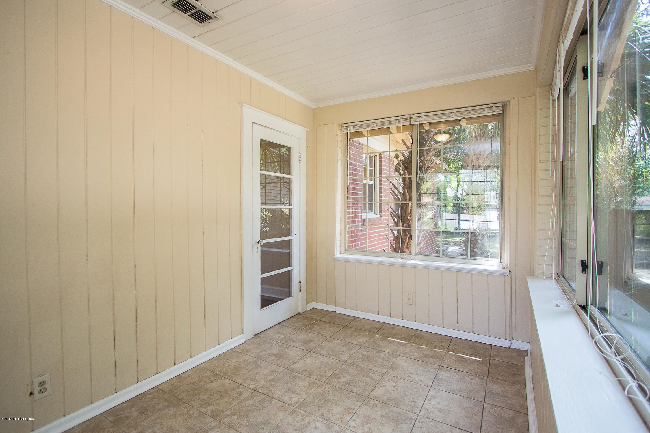 2231 Larchmont Road Jacksonville, FL 32207 - Photo 7 of 19 Sun Room View 2